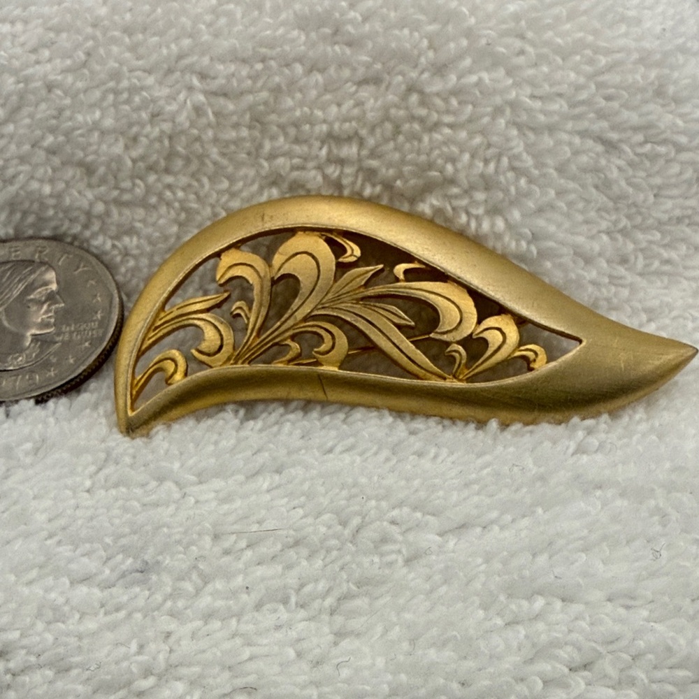 Elegant Gold Toned Leaf Brooch, Signed Venue USa